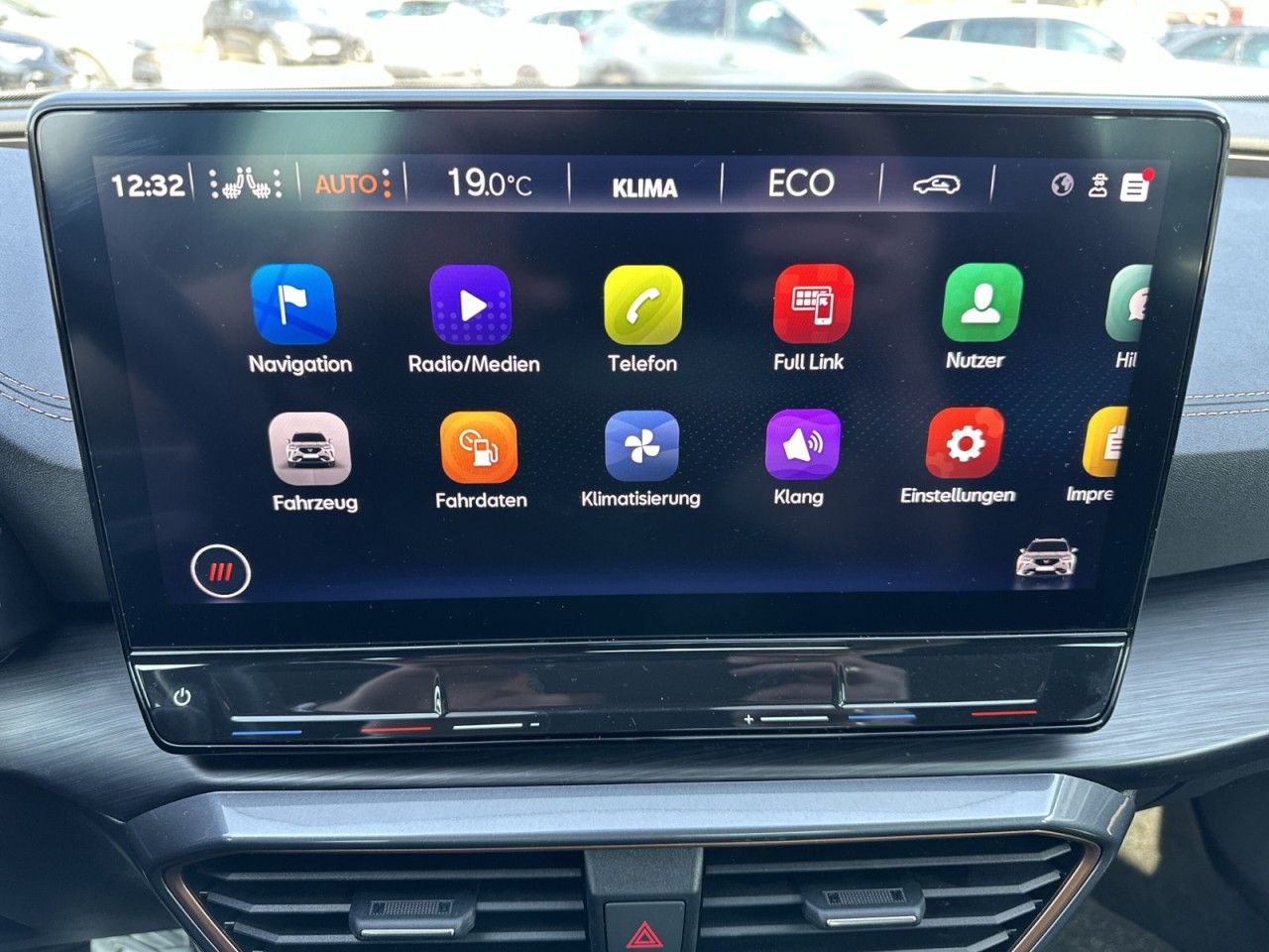 Fahrzeugabbildung CUPRA Formentor VZ 1.4 e-Hybrid 245 PS DSG - mit KI generiert/bearbeitet