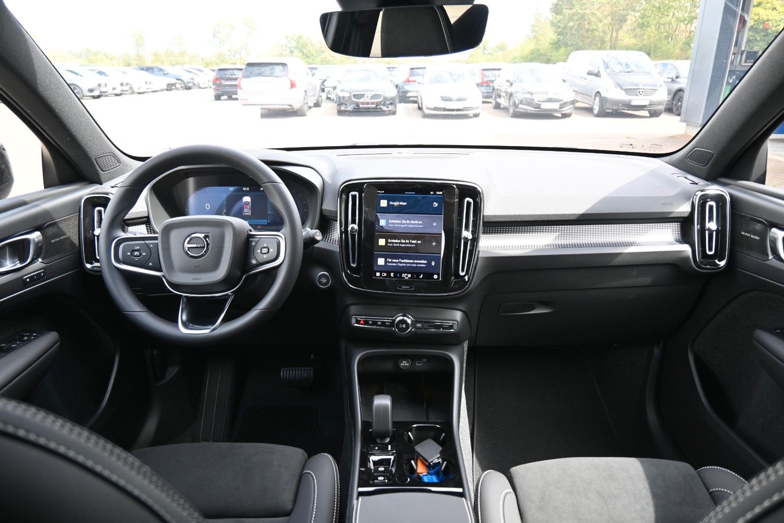 Fahrzeugabbildung Volvo XC40 B3 Plus Black Edition*LED*360*H&K*BLIS*20"