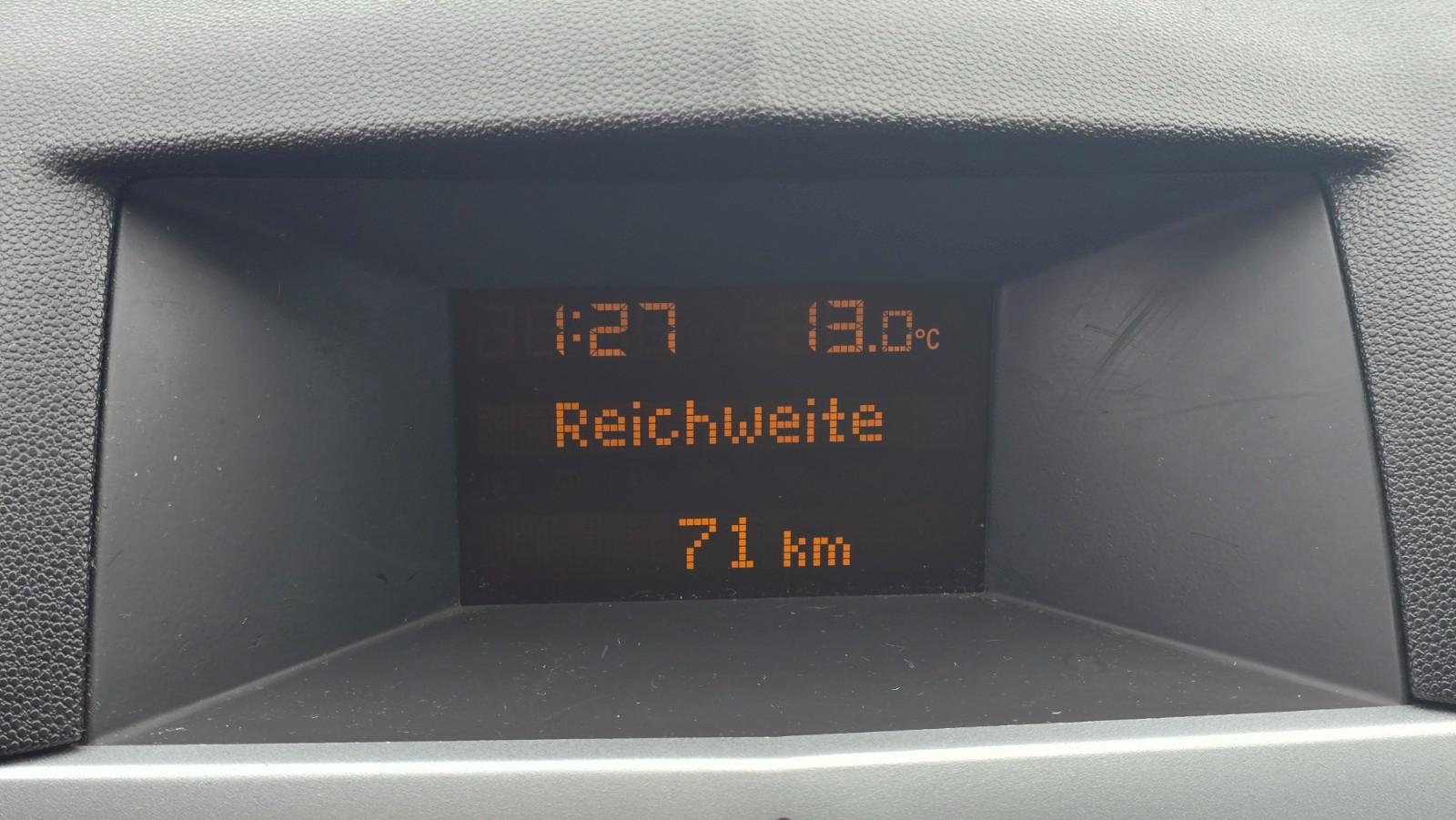 Opel Astra 2010 — photo 18