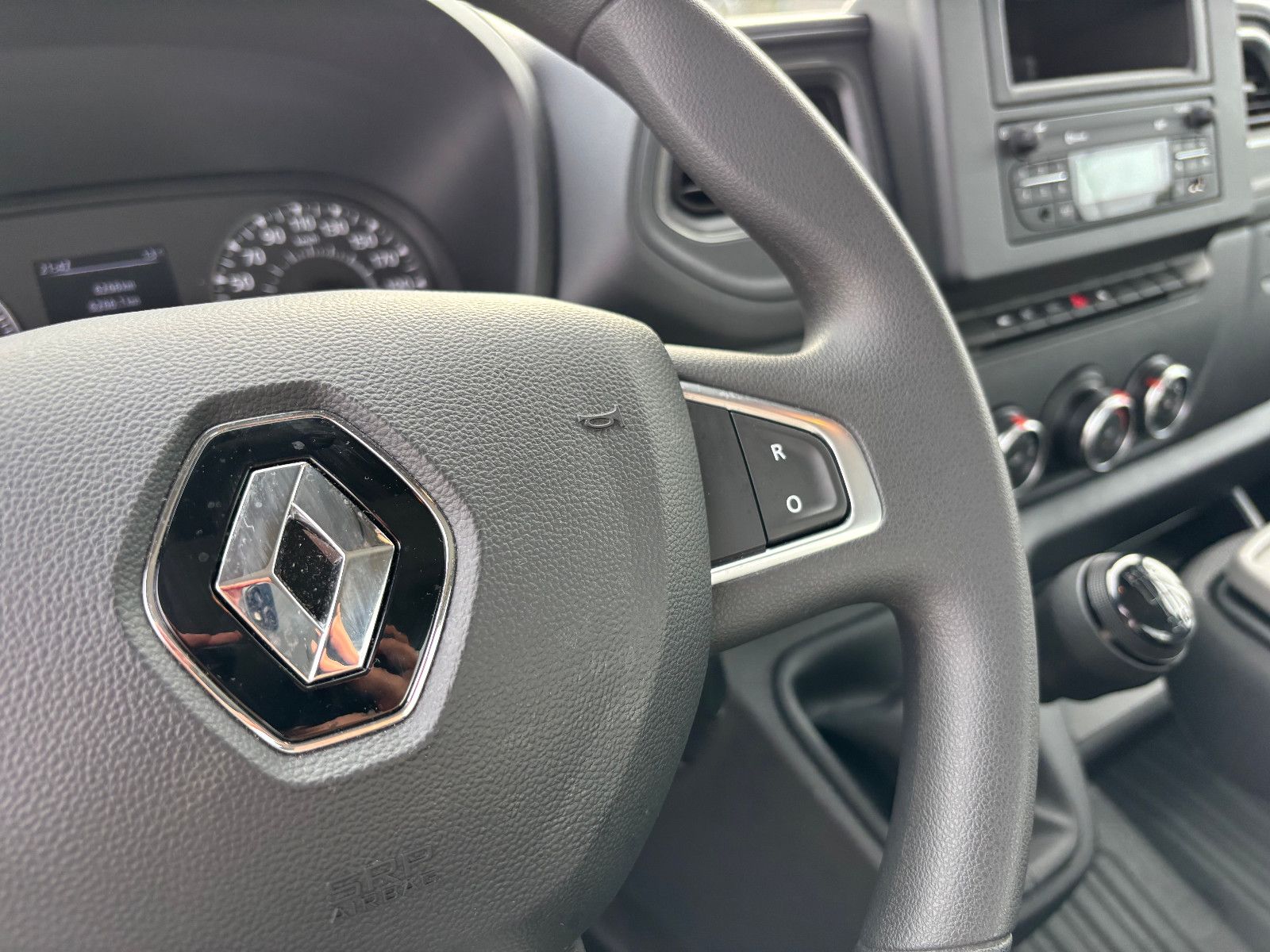 Fahrzeugabbildung Renault MASTER Abschleppwagen AHK 3,5t Klima Tempomat