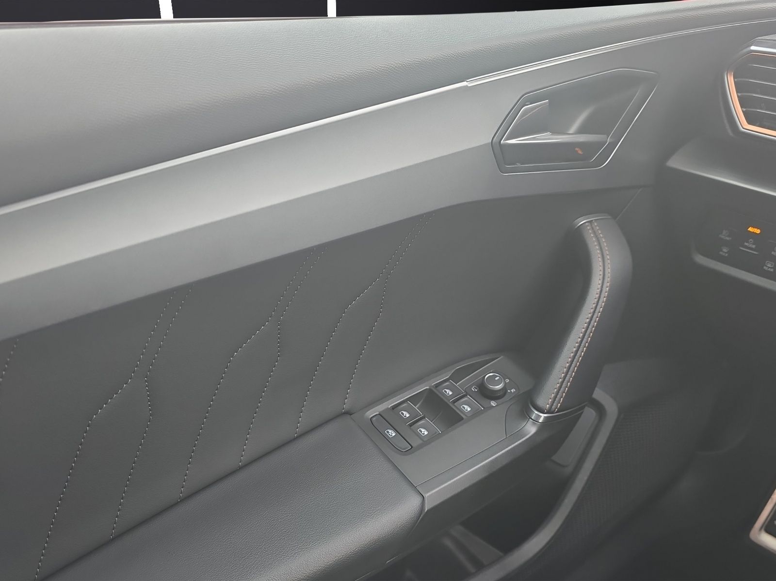 Fahrzeugabbildung CUPRA Leon Sportstourer VZ 2.0 TSI 4Drive DSG AHZ ACC