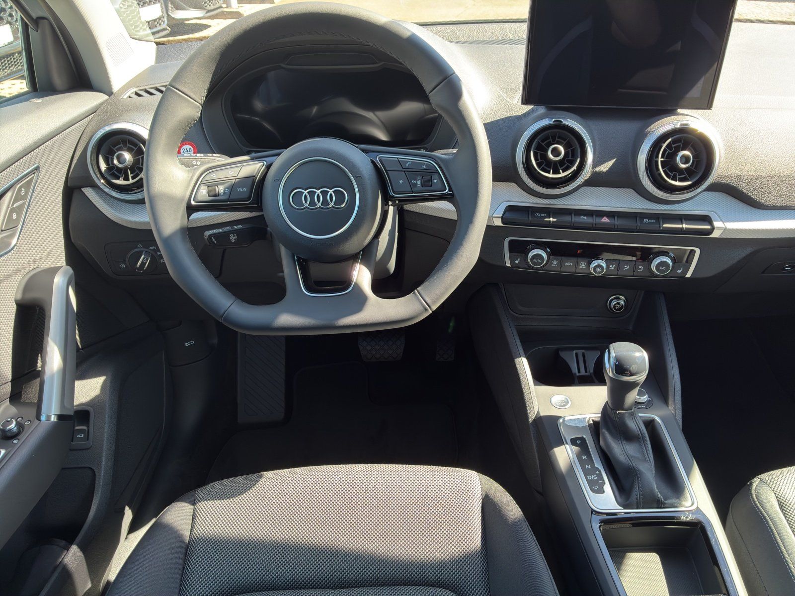 Fahrzeugabbildung Audi Q2 advanced 35 TFSI 110(150) S tronic Kamera,LM