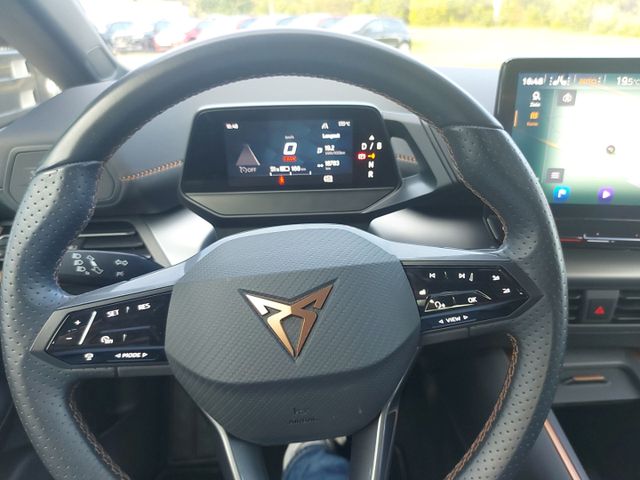 Born 150 kW Navi Digitales Cockpit, LED,ACC,PDC