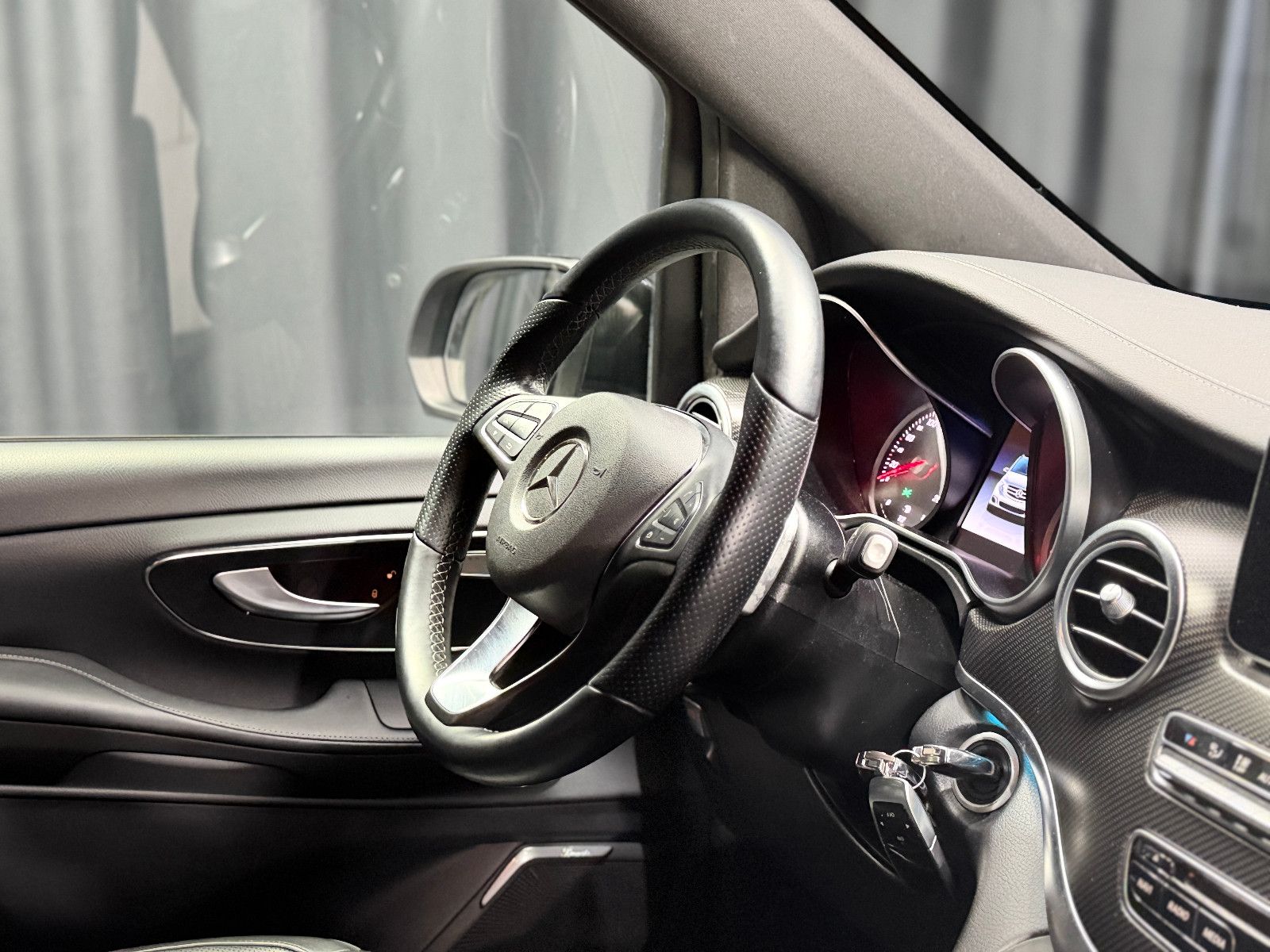 Fahrzeugabbildung Mercedes-Benz V 250d AVANTGARDE AMG EDITION lang|360°|AHK|LEDE