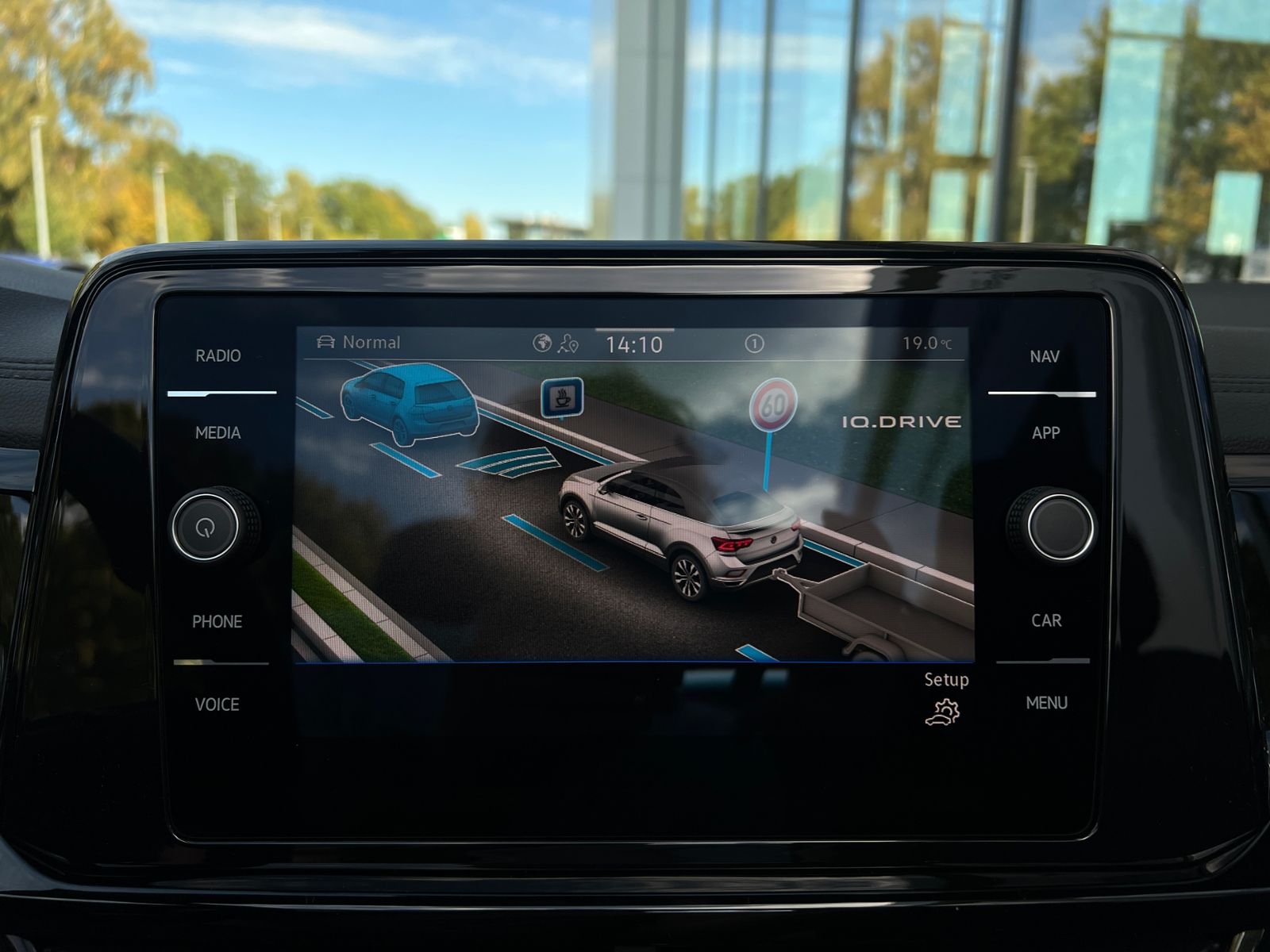 Fahrzeugabbildung Volkswagen T-Roc Cabriolet R-Line 1.5 TSI DSG *AHK, Soundsy