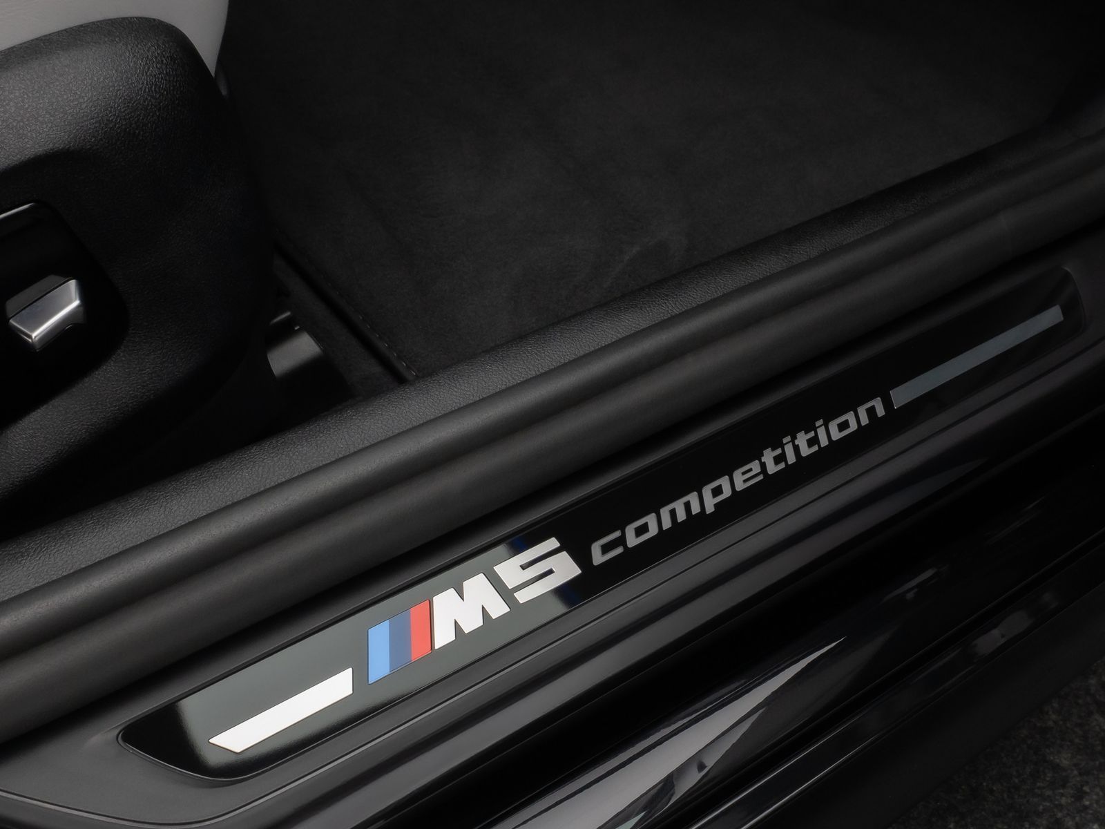 Fahrzeugabbildung BMW M5 Competition xD Kamera HUD DAB B&W SoftCL 20"