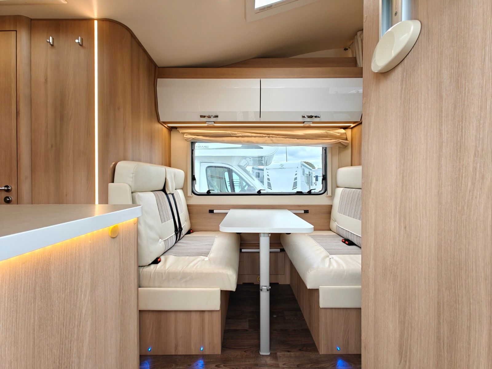 Fahrzeugabbildung Roller Team Kronos 275 - SAT, TV, Solar, 6 Sitz/Schlafplätze