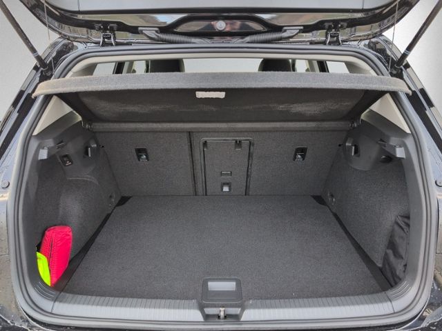 Golf VIII 1.5 eTSI DSG STYLE AHK+KAMERA+NAVI+LED