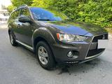 Mitsubishi OUTLANDER|2.2 DI-D|AUTOMATIK |4X4|AHK|SCHECKHEFT