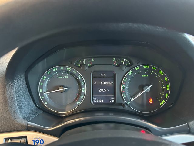 Skoda Octavia *TÜV0328*SCHECKHEFT*TEMPO*AHK*KLIMA*PDC