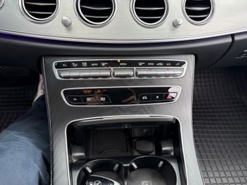 Fahrzeugabbildung Mercedes-Benz E 220 d Lim. 4Matic AUt. Navi Burmester SHZ uvm.
