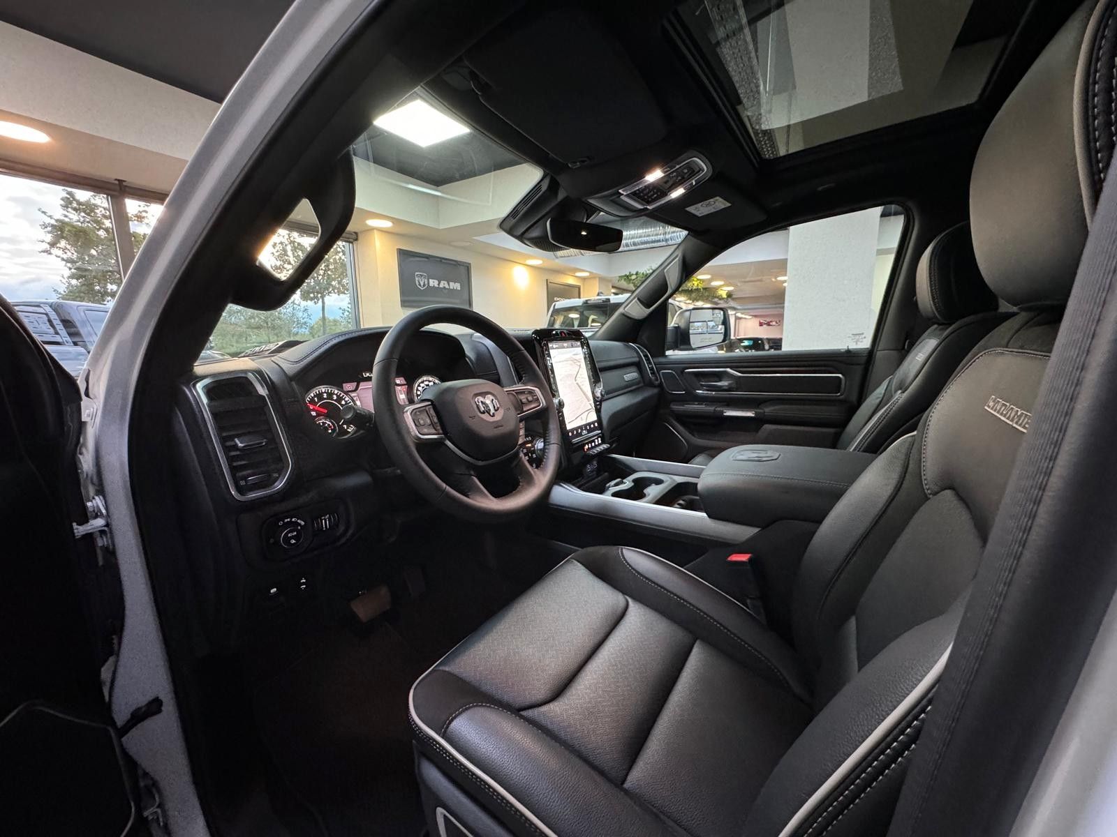 Fahrzeugabbildung Dodge LARAMIE CREW CAB SPORT  12" LUFTFEDER  HEMI 4x4