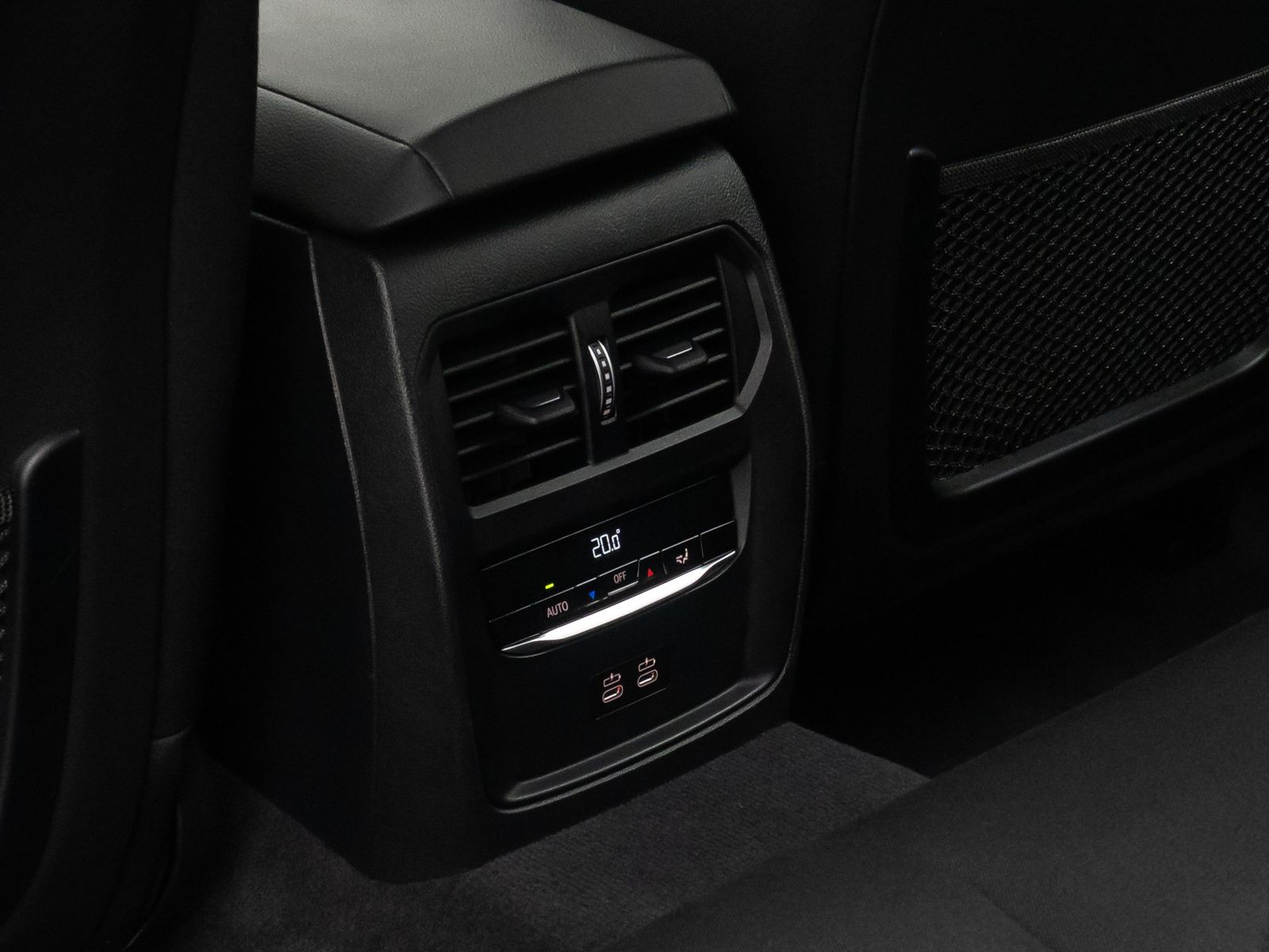 Fahrzeugabbildung BMW 320d DAB CockPitPro PDC DrivingAssist Alarm LED