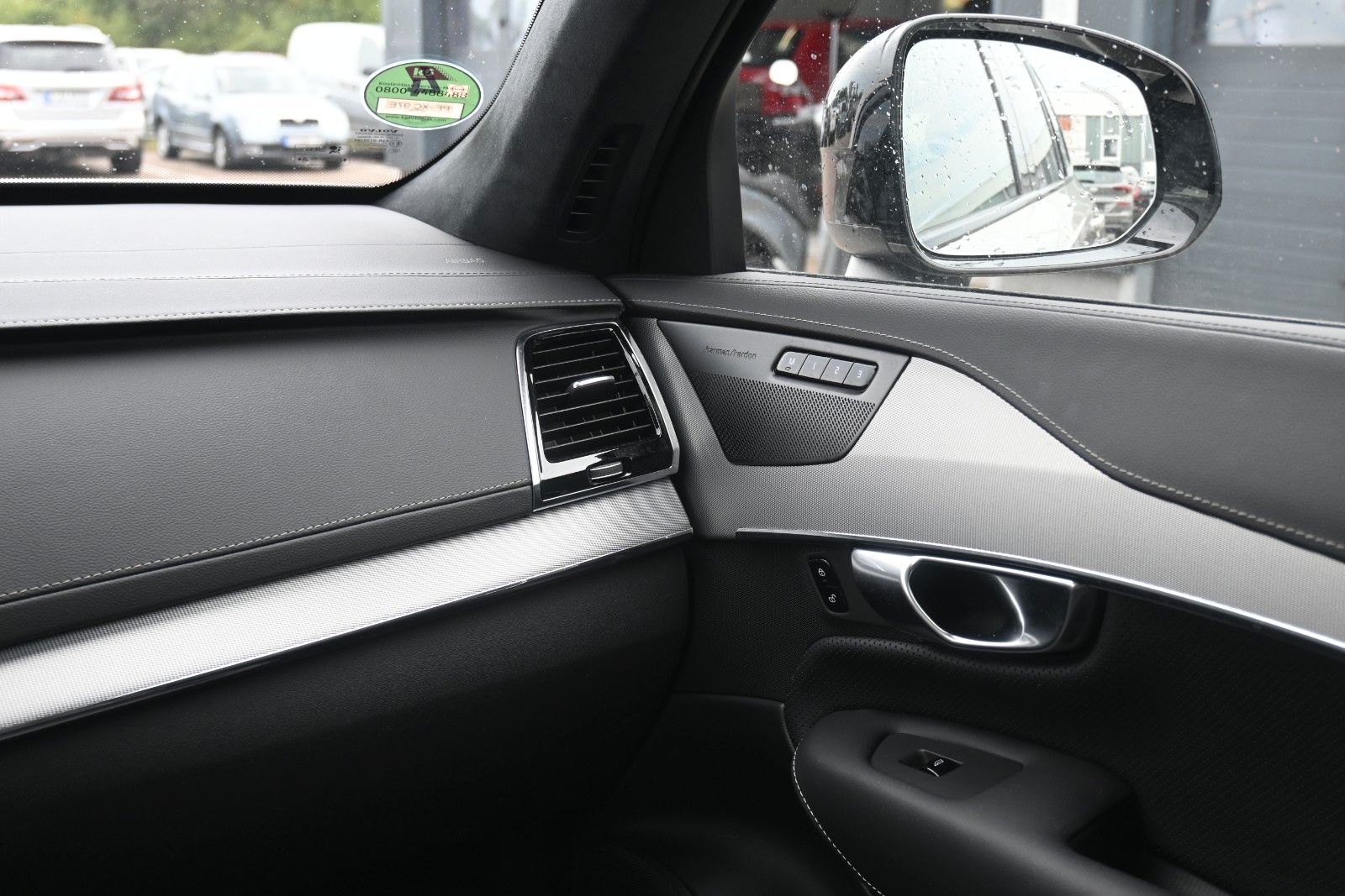 Fahrzeugabbildung Volvo XC90 T8 AWD Ultra Dark Recharge Plug-In Hybrid