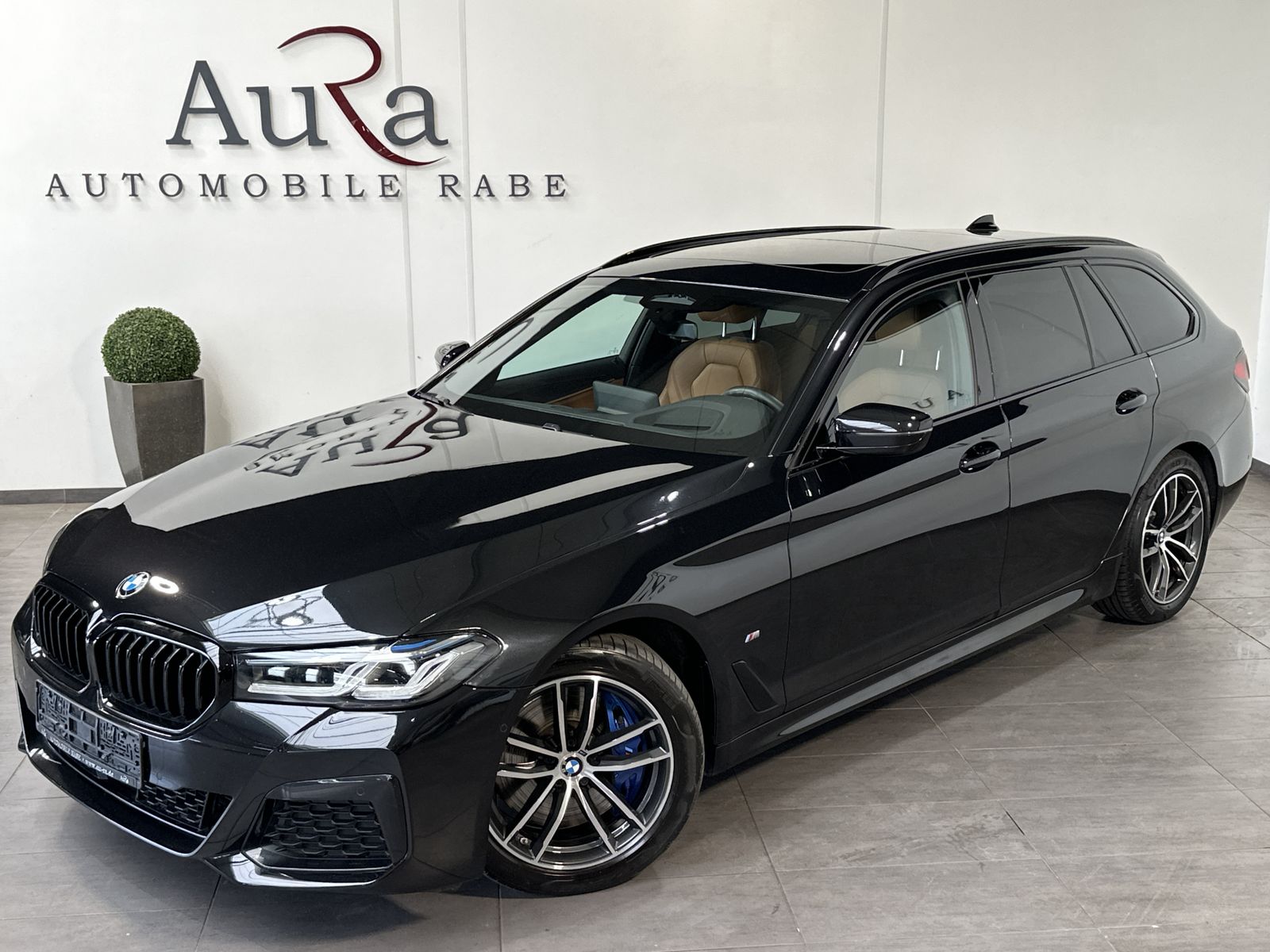 Fahrzeugabbildung BMW 540i Touring xDrive M-Sport NAV+LASER+PANO+HEAD