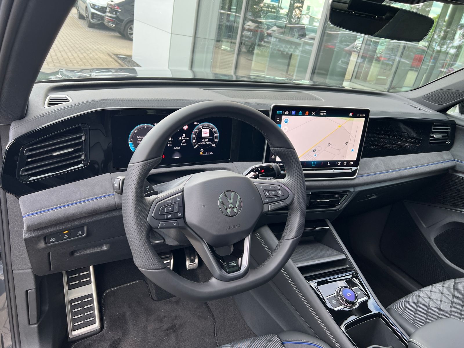 Fahrzeugabbildung Volkswagen Tiguan  R-Line 2.0 TDI DSG 4MOTION *AHK, Navi, P