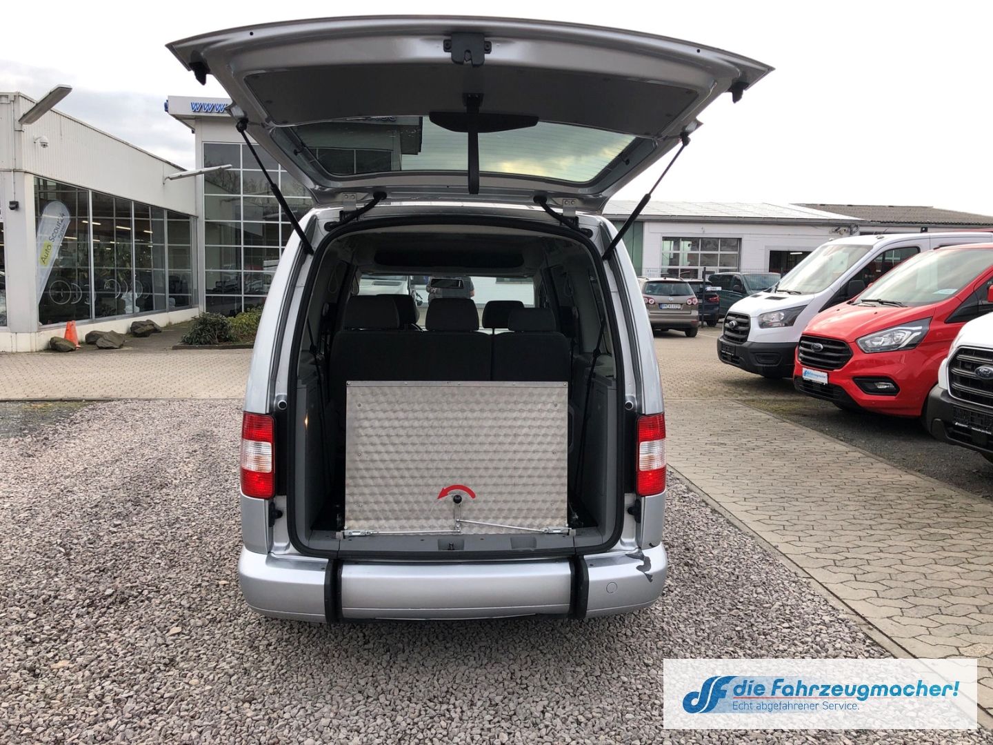 Fahrzeugabbildung Volkswagen Caddy Life Family 1.9 TDI *BEHINDERTENGERECHT