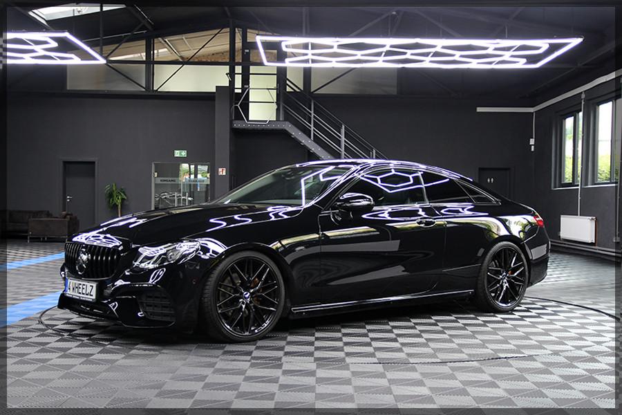 Mercedes-Benz E 200 4MATIC AMG PANO / NAVI / PDC