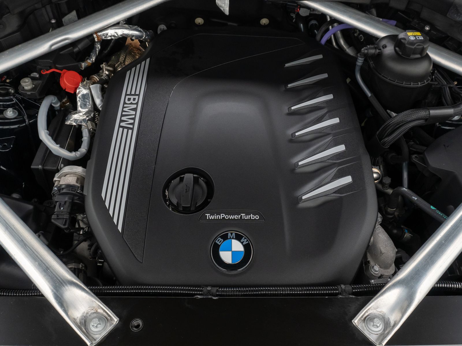 Fahrzeugabbildung BMW X5 xD40d M Sport Panorama Kamera HUD DAB B&W 22"