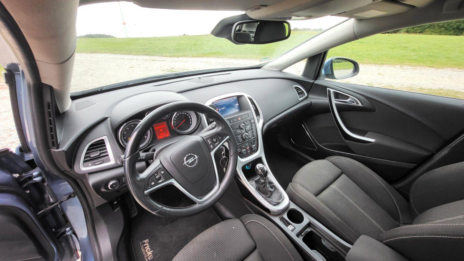 Opel Astra 2011 — photo 7