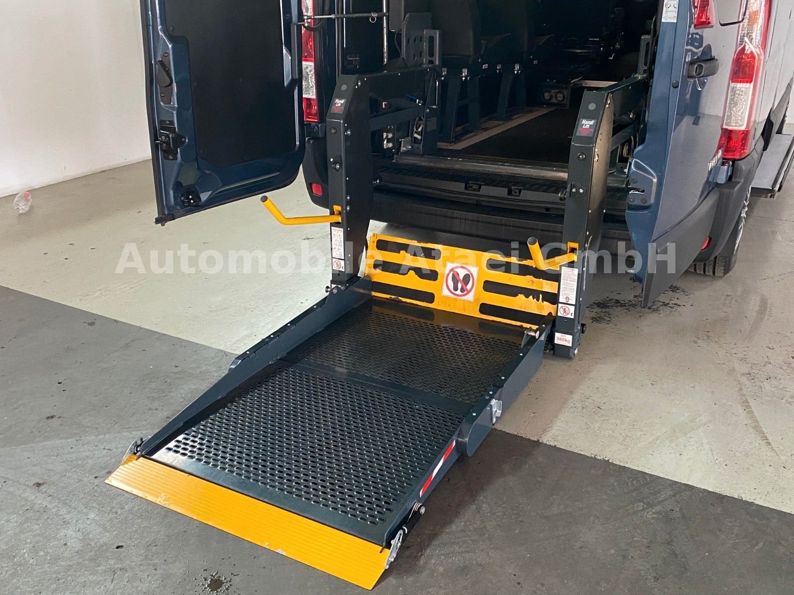 Fahrzeugabbildung Renault Master Automatik *Selbstfahrer* Rollstuhl-Lift