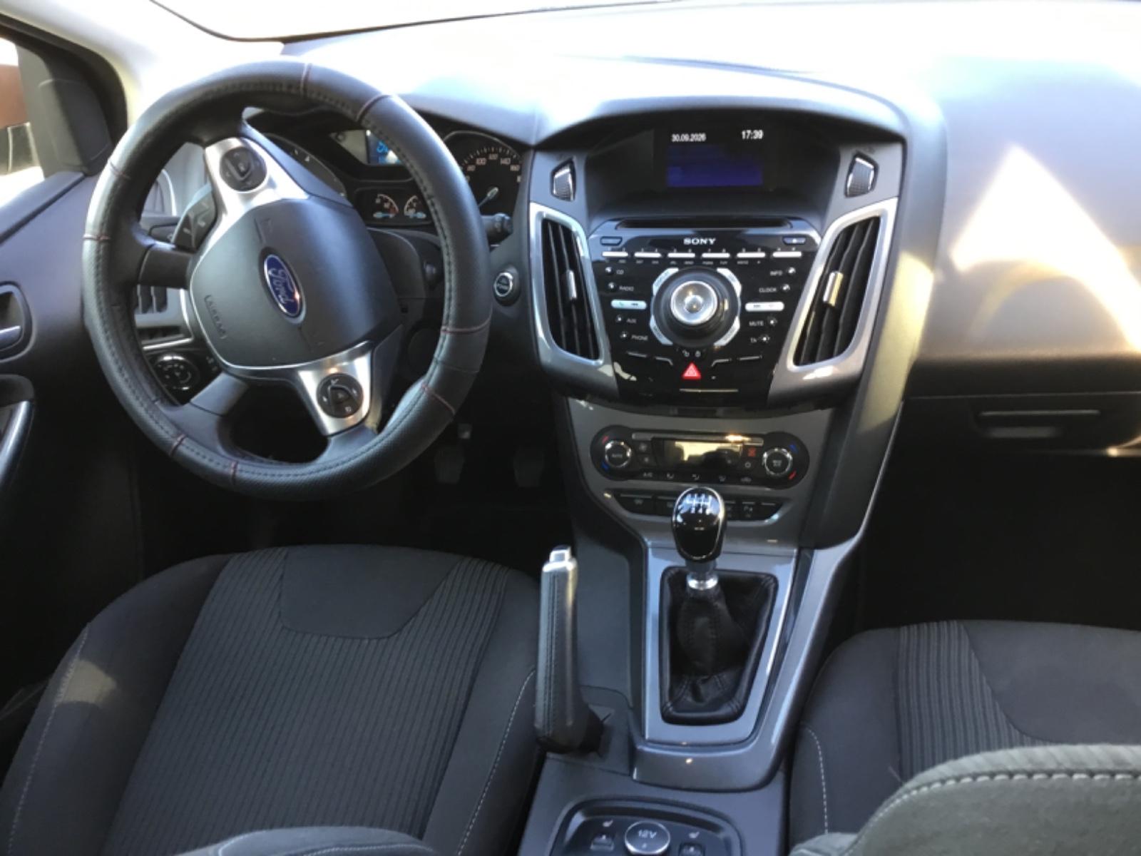 Ford Focus 2013 — photo 9
