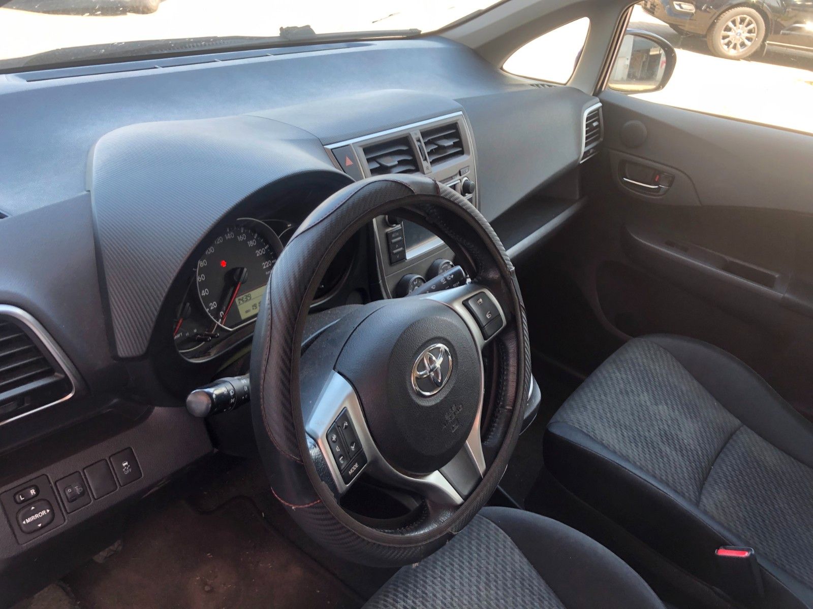 Fahrzeugabbildung Toyota Verso-S Life Unfall Beifahrerseite