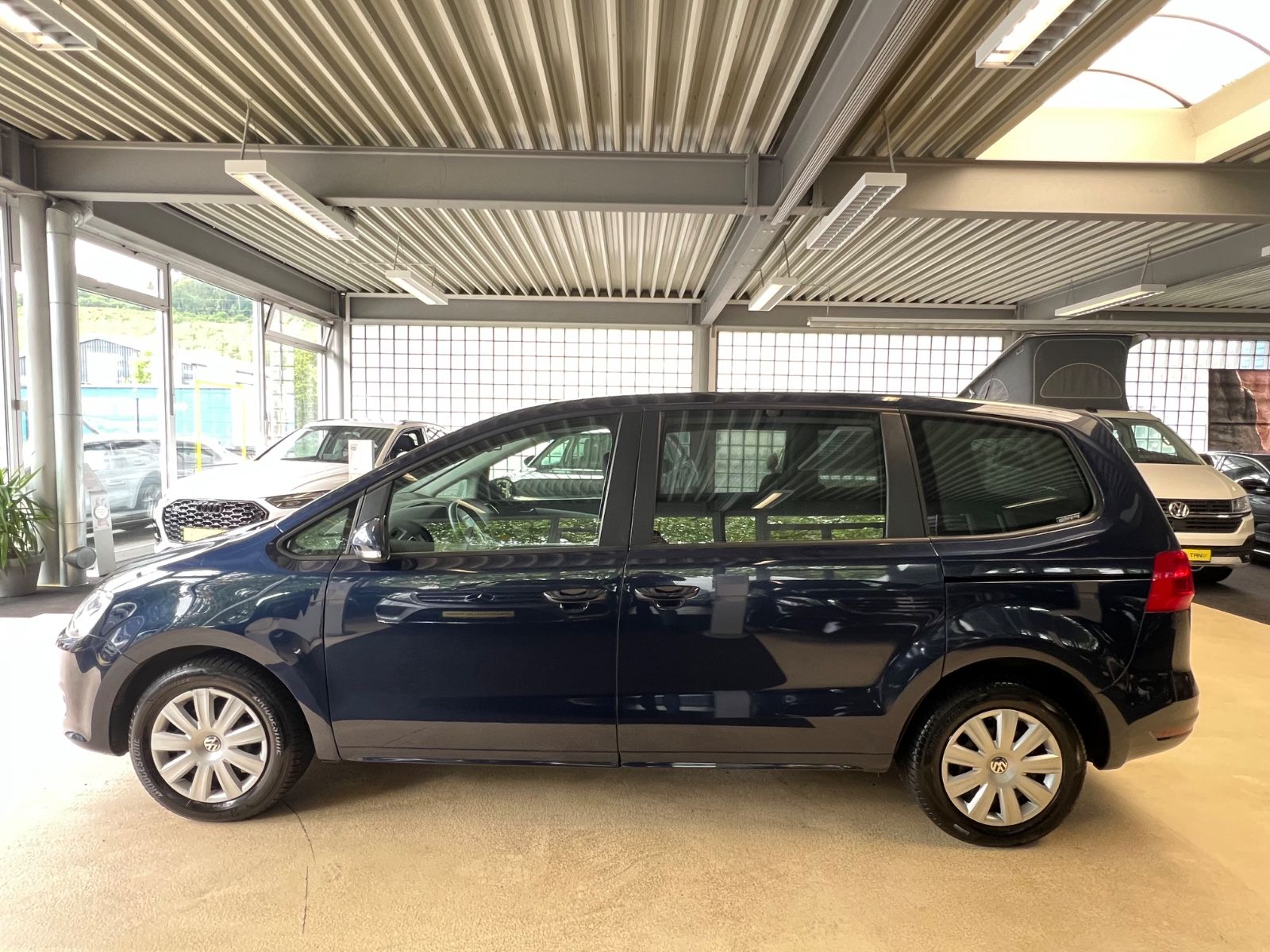 Fahrzeugabbildung Volkswagen Sharan 2.0 TDI BMT*CARPLAY*RÜCKFAHRKAMERA*7.SITZ