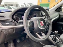 Fahrzeugabbildung Fiat Tipo 1.4 Street AAC PDC SHZ ALU USB ZV 5 - TÜRER