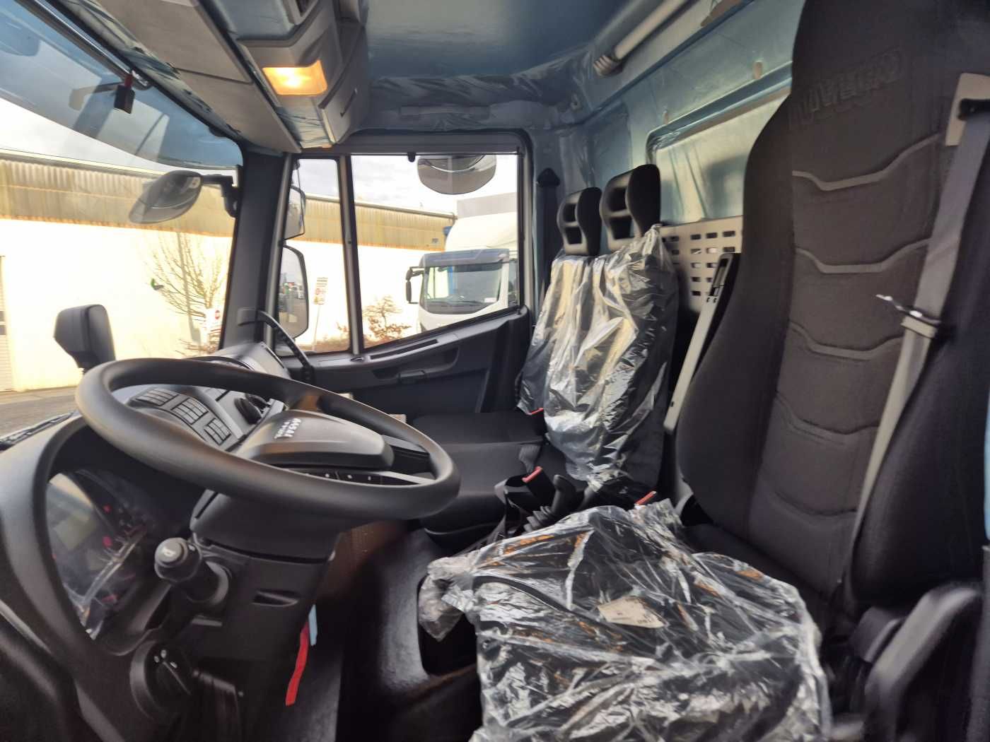 Fahrzeugabbildung Iveco Eurocargo ML140E28/P LBW Bär Schiebeplane AHK