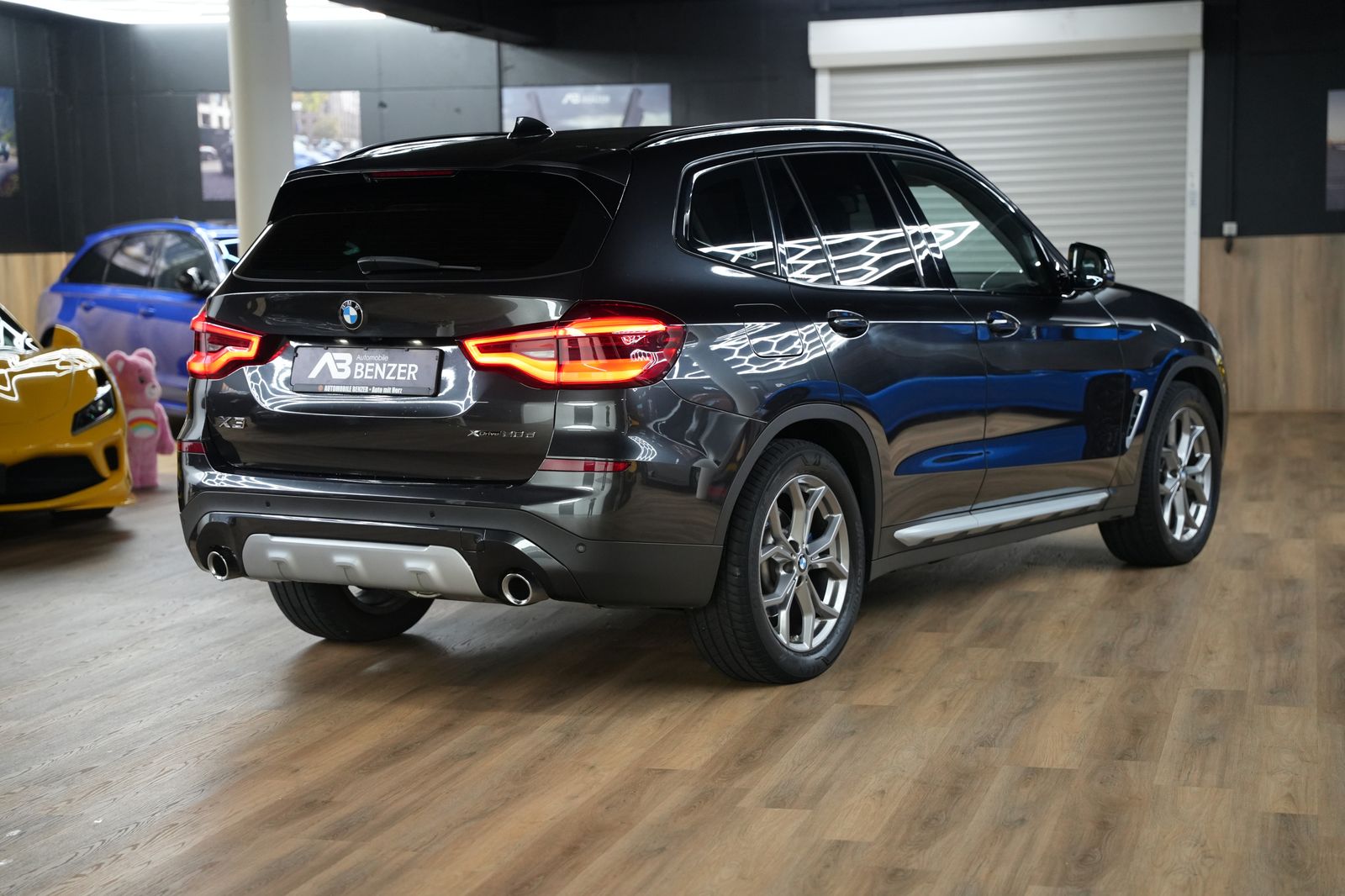 Fahrzeugabbildung BMW X3 xDrive 20 d xLine *Shadow-Line*LED*Leder*SHZ