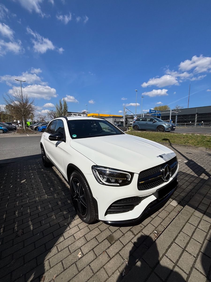 MERCEDES-BENZ GLC 220 d 4MATIC | AMG | KEYLESS | AHK | HFA