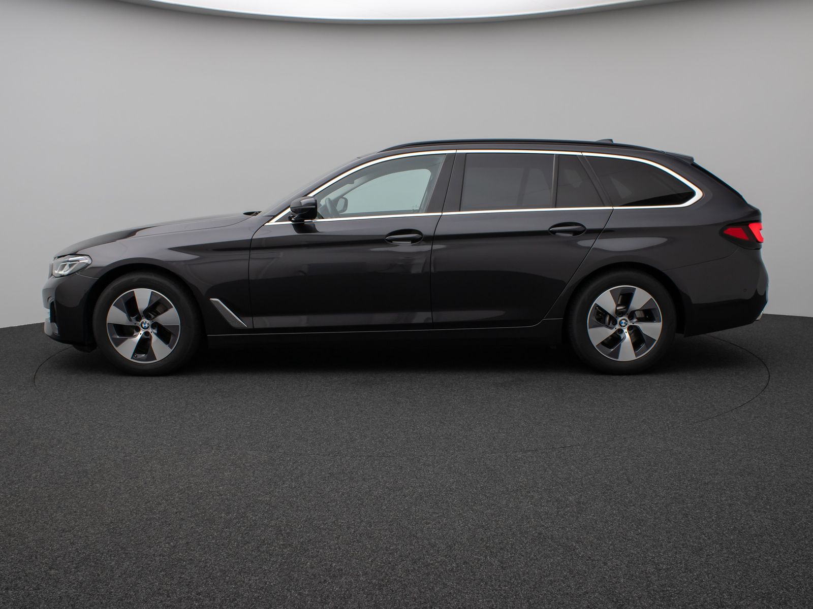 Fahrzeugabbildung BMW 520d Kamera Laser HUD DAB HiFi Stop&Go AHK Sport