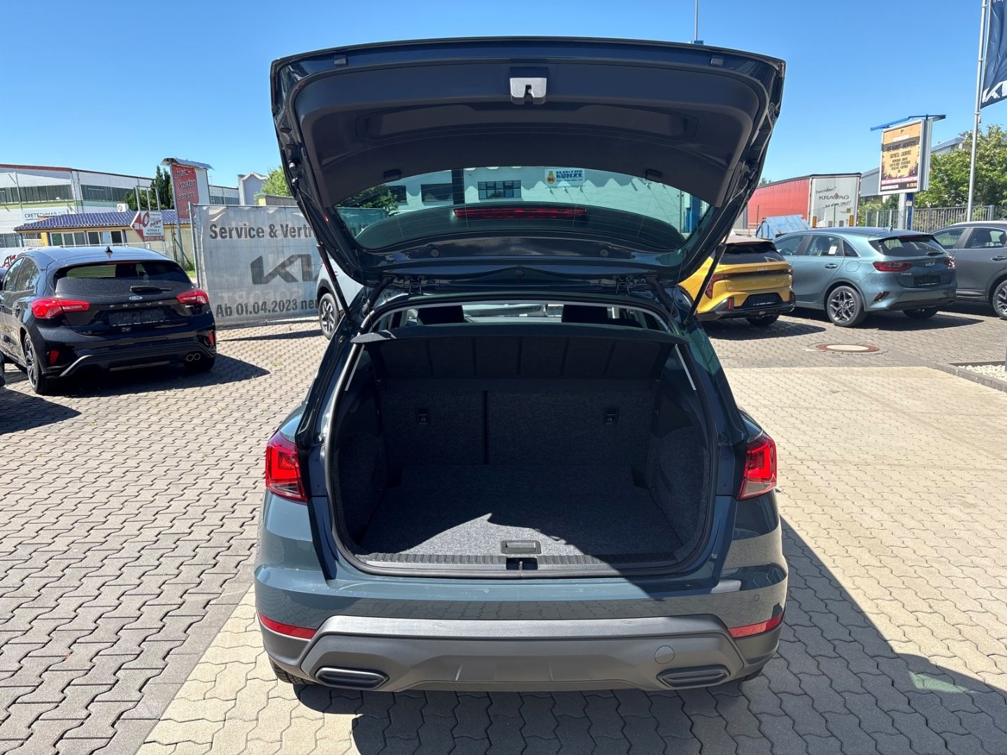 Fahrzeugabbildung SEAT Arona Style Navi Digitales Cockpit LED Apple Car