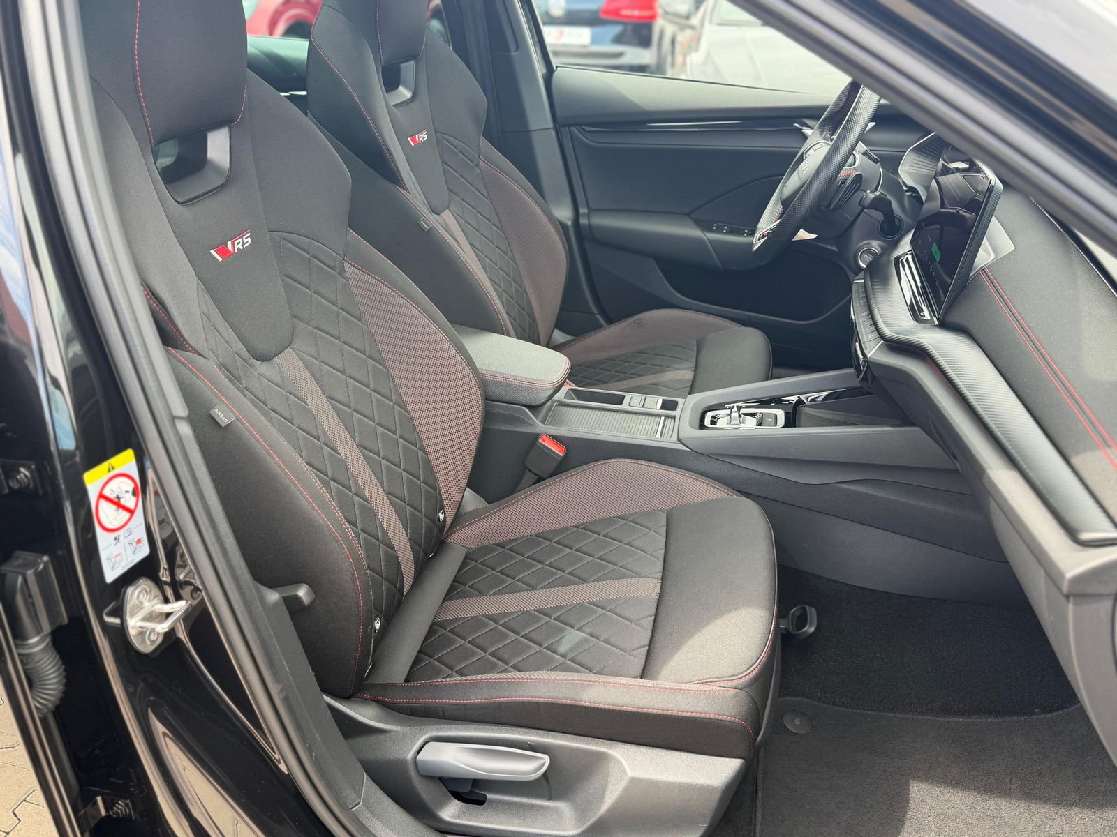 Fahrzeugabbildung SKODA Octavia 2.0 TSI 195 kW RS PANO*MATRIX*AHK*CANTON