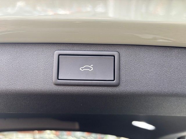 Fahrzeugabbildung SKODA Elroq 85 First Edition+AHK+NAVI+BHZ FRONT+MASSAG