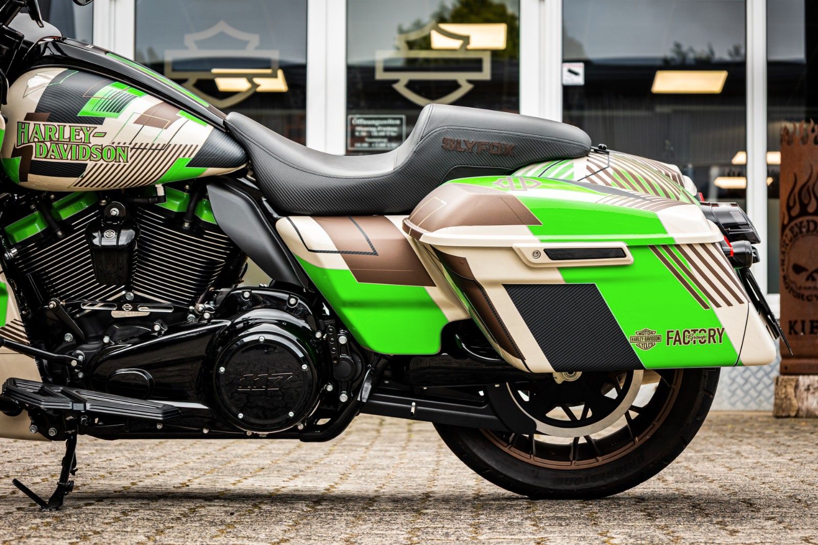 Fahrzeugabbildung Harley-Davidson FLTRXST Road Glide ST - Clubstyle - Kesstech -