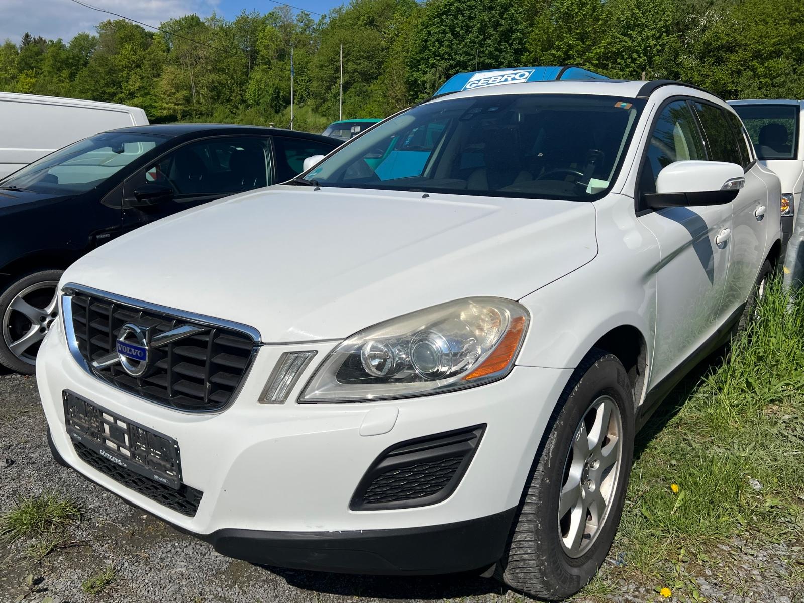 Volvo XC60 Kinetic 2WD PANO LEDER KLIMA