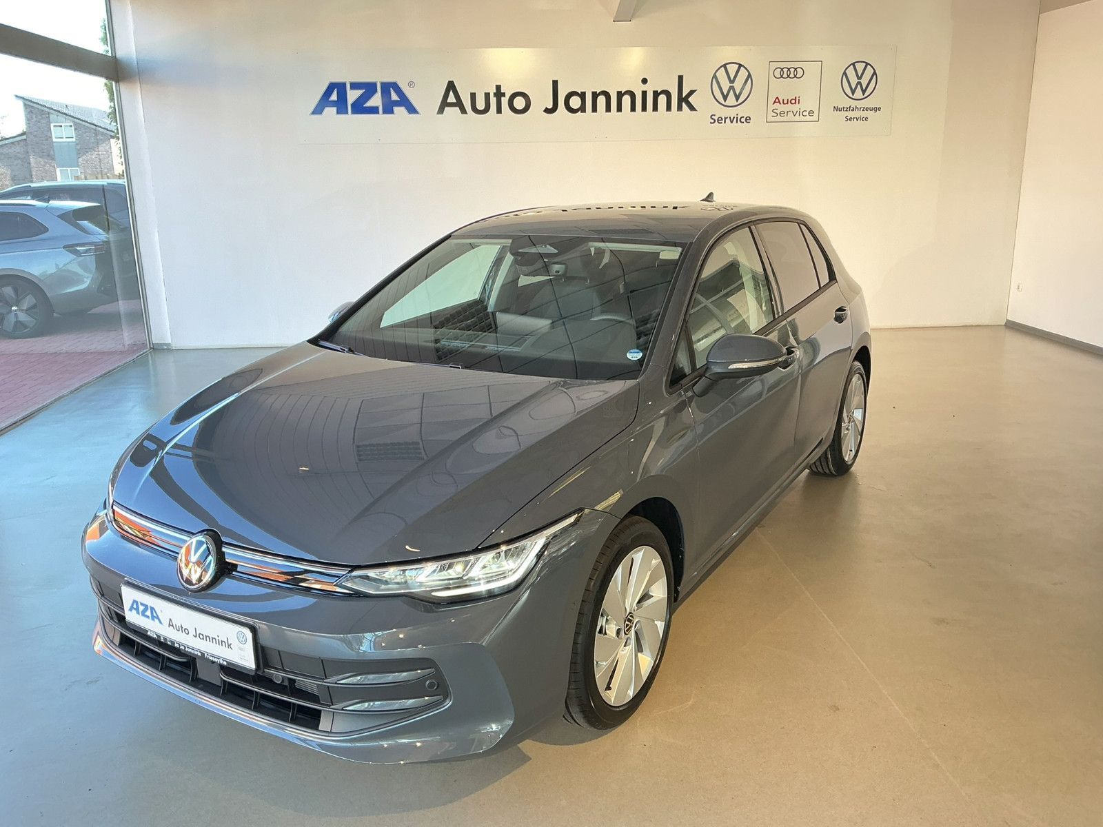 Volkswagen Golf - 1