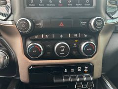 Fahrzeugabbildung Dodge RAM 1500 Gen5 5.7 Hemi Laramie Leder Navi AHK