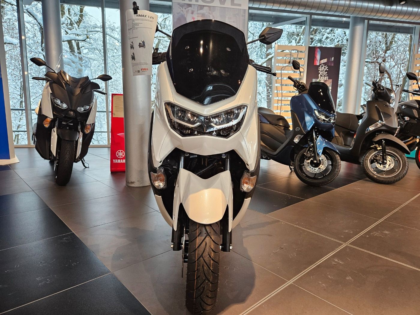 Fahrzeugabbildung Yamaha NMax 125 Modell 2023 auch andere Farben möglich