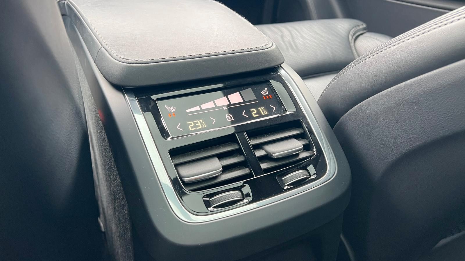 Fahrzeugabbildung Volvo XC90 T8 PHEV AWD R Design*360°*Massage*LUFT*B&W*