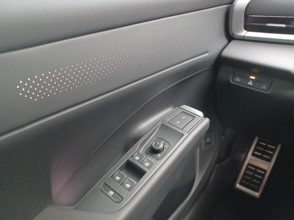 Fahrzeugabbildung Volkswagen T-Roc 1.5 eTSI DSG R-Line Black Style incl. WR