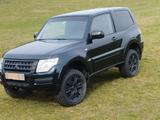 Mitsubishi Pajero 3,2 DI-D 4WD Automatik - - Mitsubishi Pajero: Allradantrieb