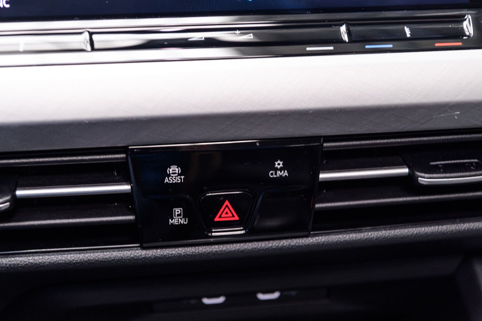 Fahrzeugabbildung Volkswagen Golf VIII Life +STHZ+LED+SHZ+NAVI+PANO+HEADUP