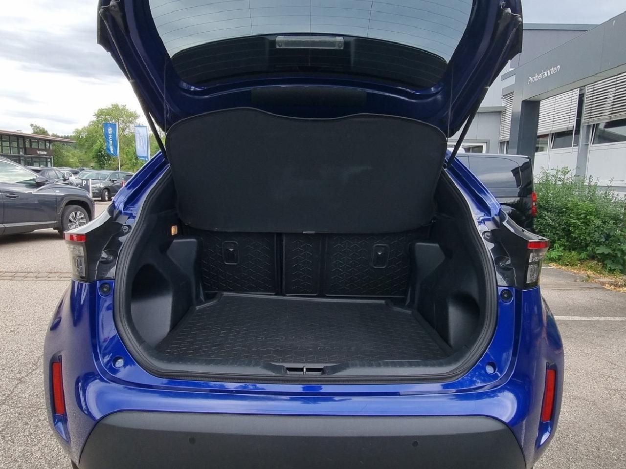 Fahrzeugabbildung Toyota 1.5 Hybrid Team D + Safety+Winter+Navi*