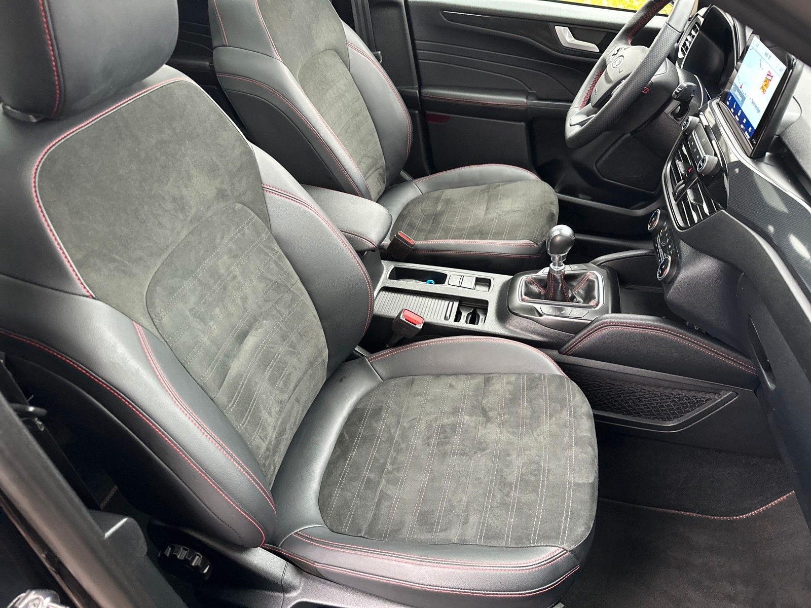 Fahrzeugabbildung Ford Kuga ST-Line X, AHK SCHWENKBAR, ACC-TEMPOMAT