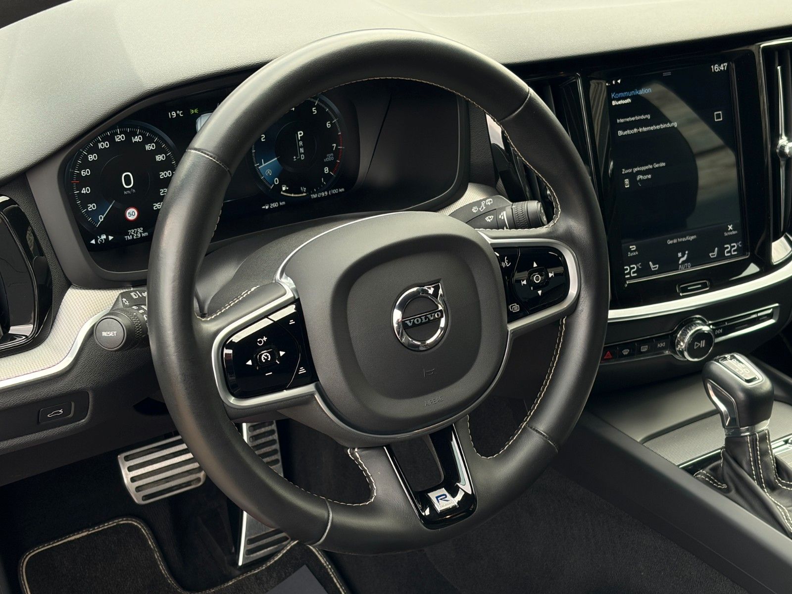 Fahrzeugabbildung Volvo V60 AWD R-Design ACC ProH&K 360° LED CarPl. Memo