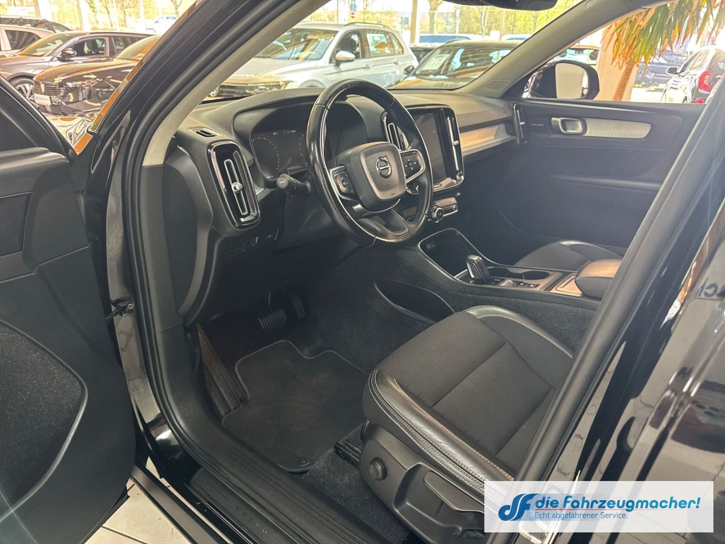 Fahrzeugabbildung Volvo XC40 Momentum Pro 2WD T4 Navi Digitales Cockpit