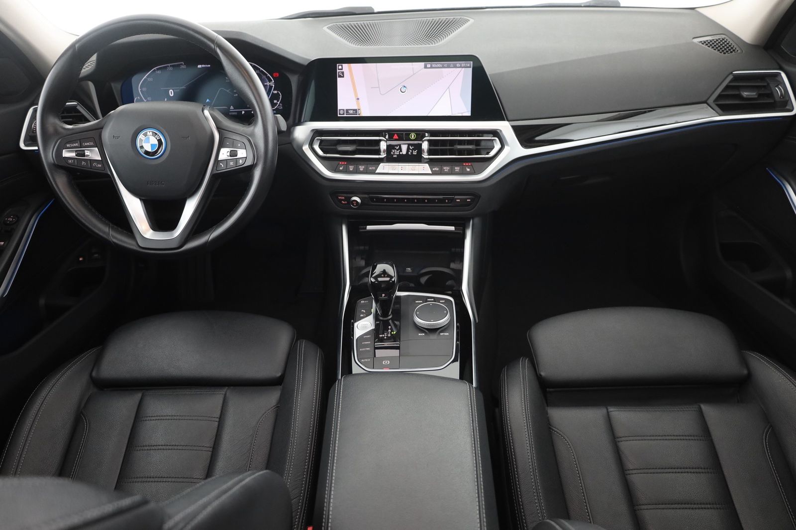 BMW 330e Touring Sport Line Leder AHK Panorama Navi foto 9